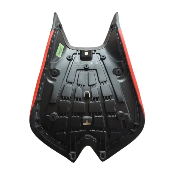 Sella pilota nera/rossa Aprilia RSV4 2025, art. 2B009898000C3