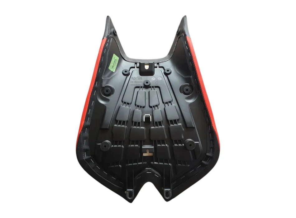 Sella pilota nera/rossa Aprilia RSV4 2025, art. 2B009898000C3